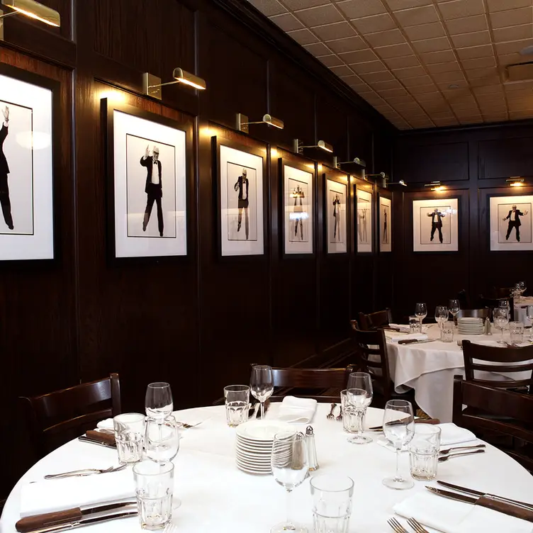 Harry Caray’s Italian Steakhouse – Lombard