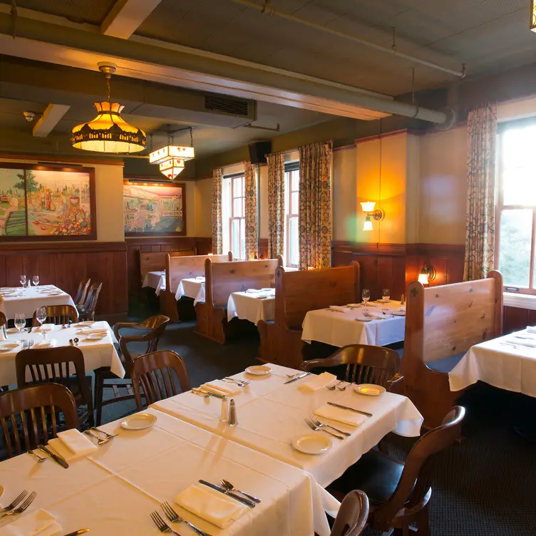 McMenamins Black Rabbit Restaurant & Bar