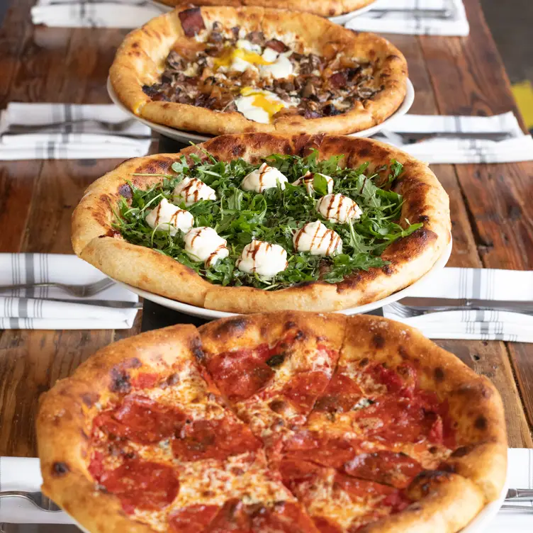 Pie Tap Pizza Workshop + Bar – Design District