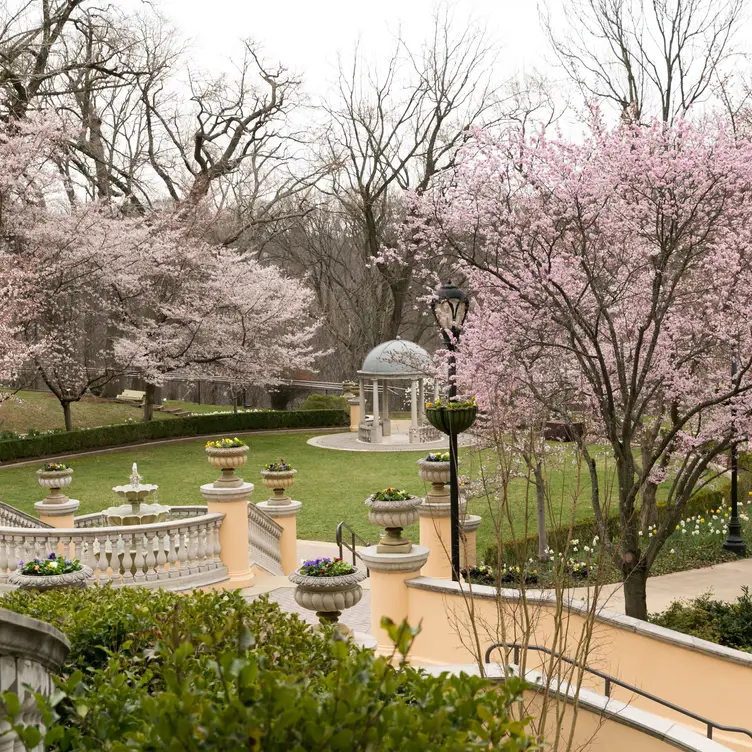 Roberts Restaurant at the Omni Shoreham