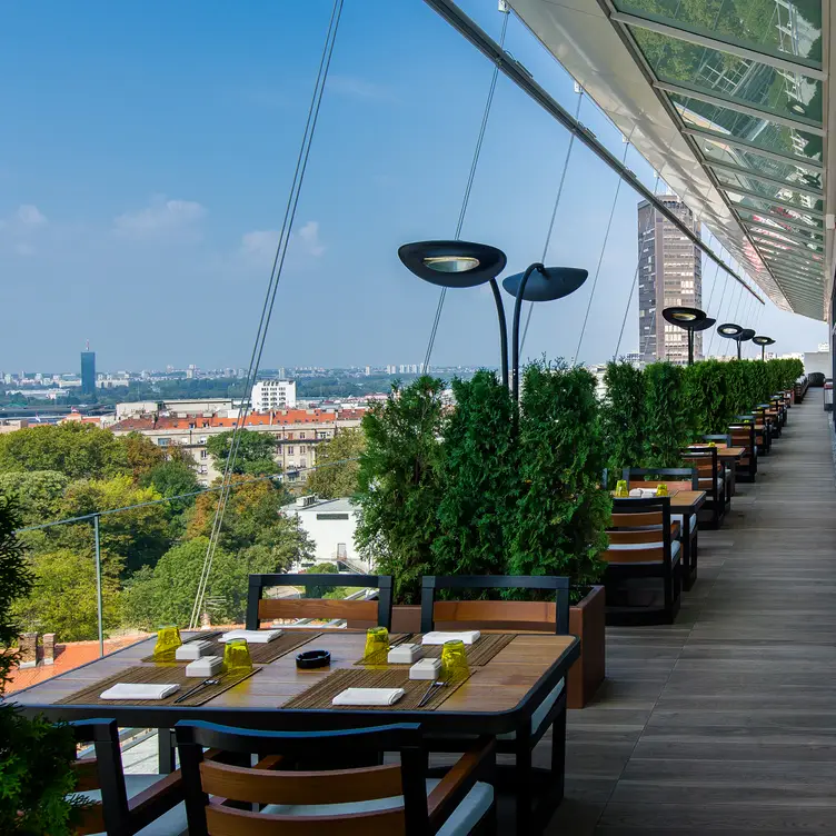 SkyLounge – Hilton Belgrade