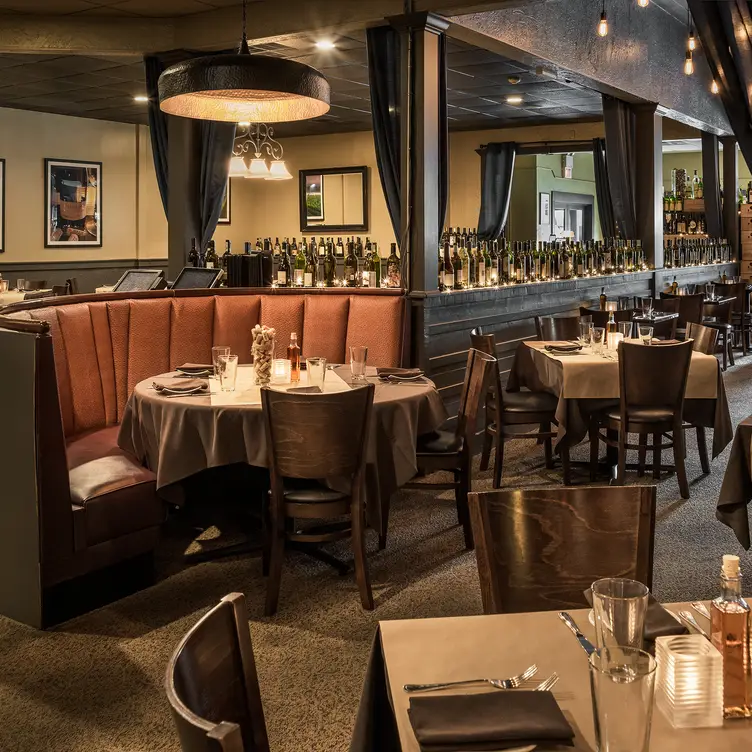 Tavolo Wine Bar & Tuscan Grille – Smithfield