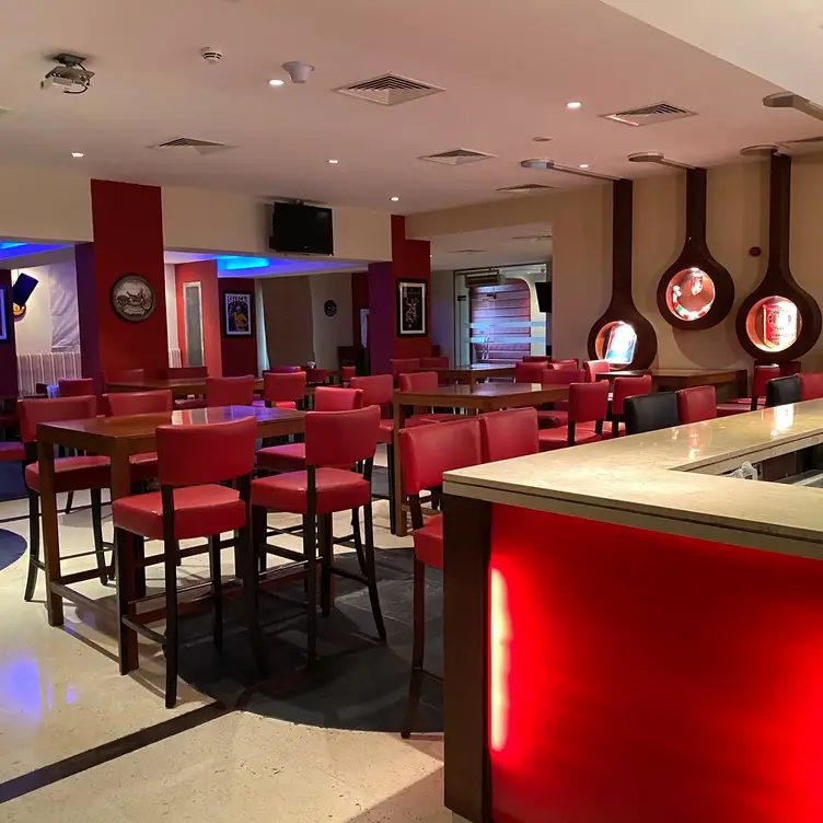 The Resident Bar and Lounge – Crowne Plaza Sohar