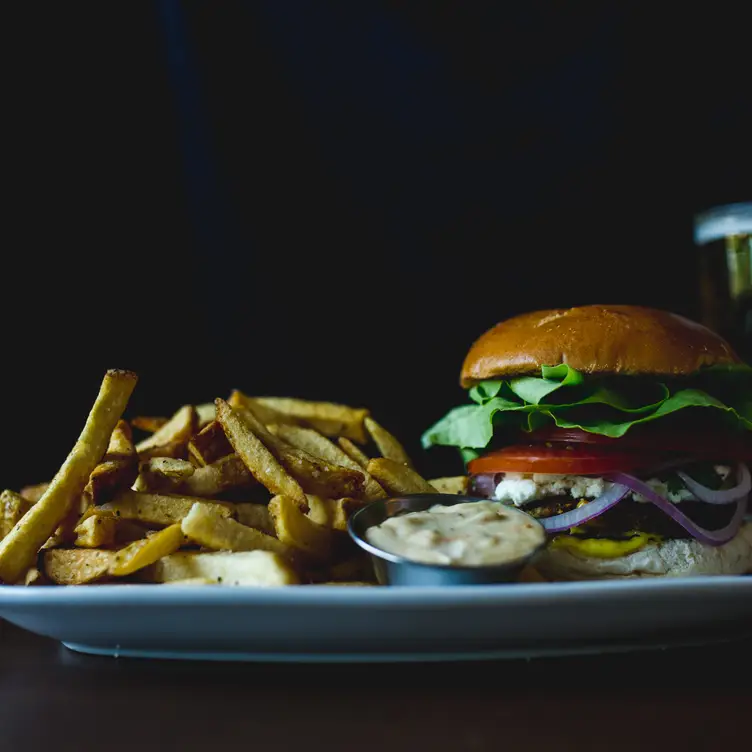 Bin 4 Burger Lounge – Kelowna