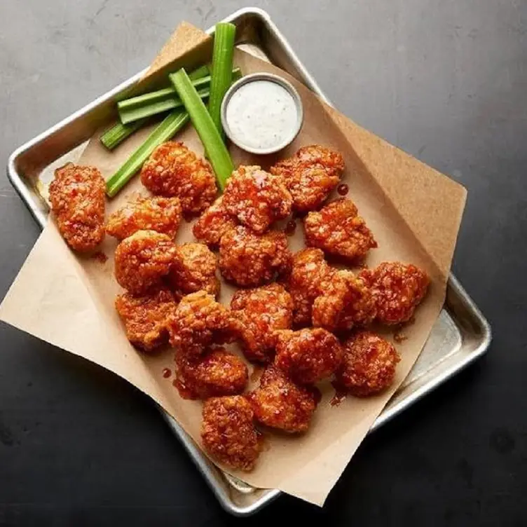 Buffalo Wild Wings –  Flowood