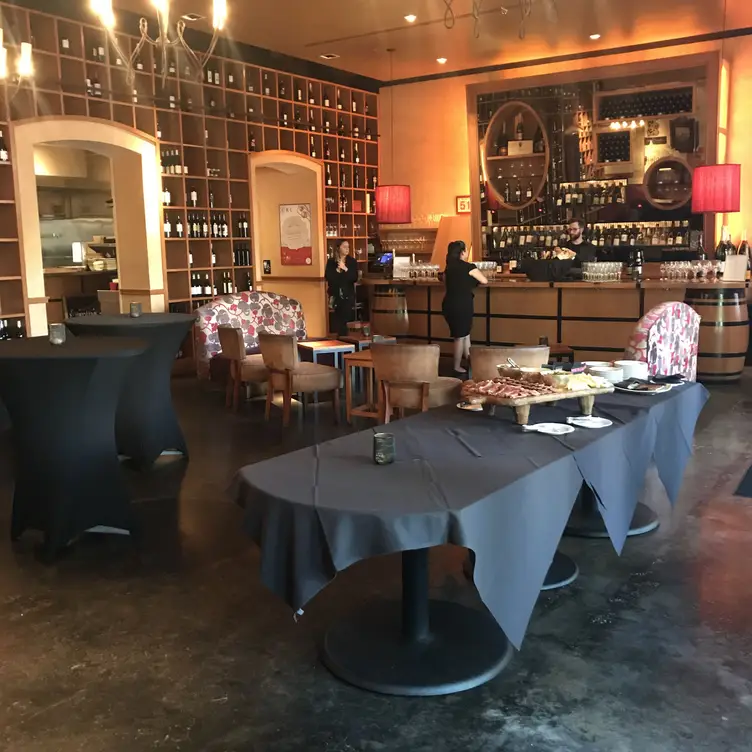 CRÚ Food & Wine Bar – The Domain