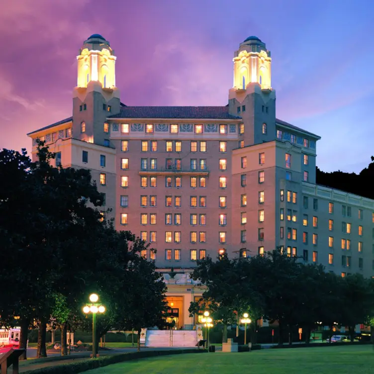 Dining Services at Arlington Hotel