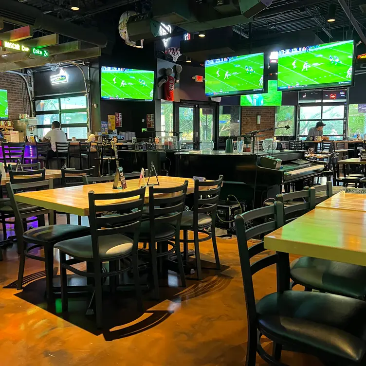 Duelies Sports Bar and Grill