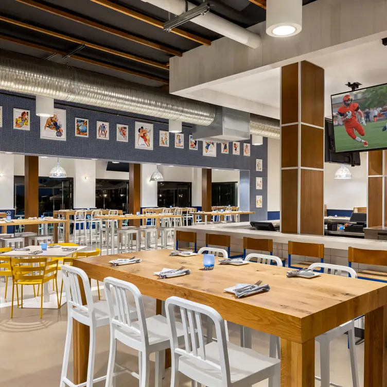 Lapper Sports Bar + Kitchen