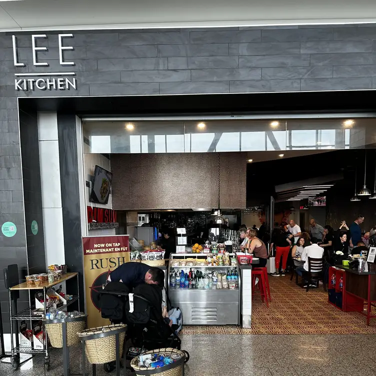 LEE Kitchen by Susur Lee – YYZ International gate E73/F73