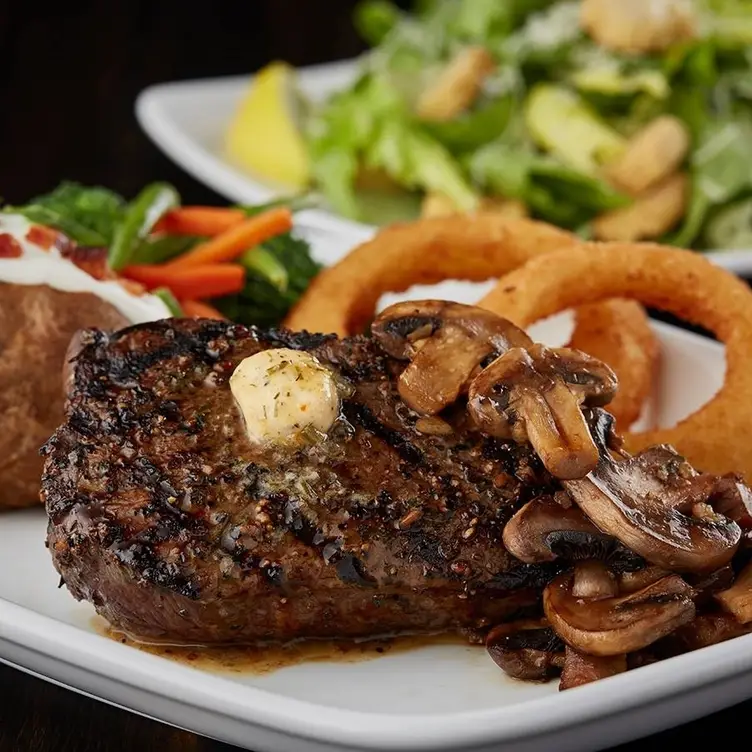 MR MIKES SteakhouseCasual – Dauphin