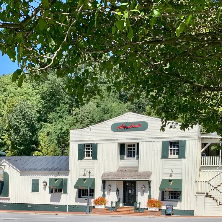 Sam Snead Tavern