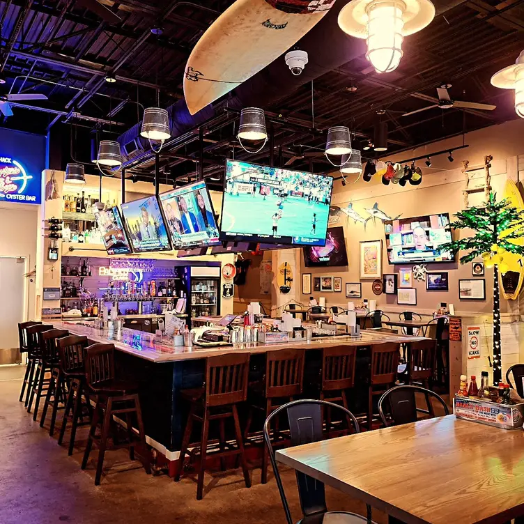 Shuckin’ Shack Oyster Bar – Naperville