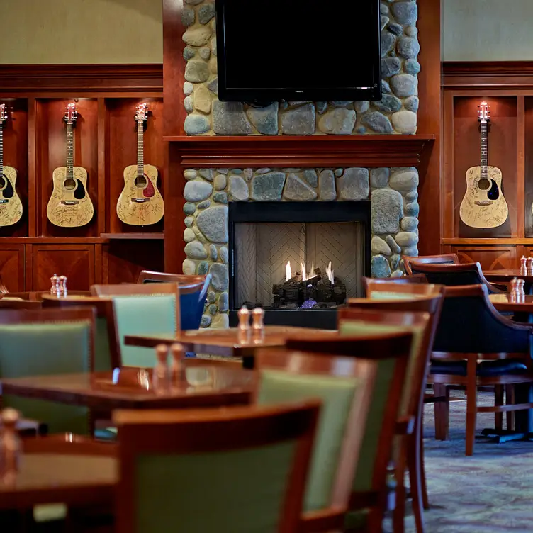 Swampers Bar and Grille – Marriott Shoals Hotel and Spa