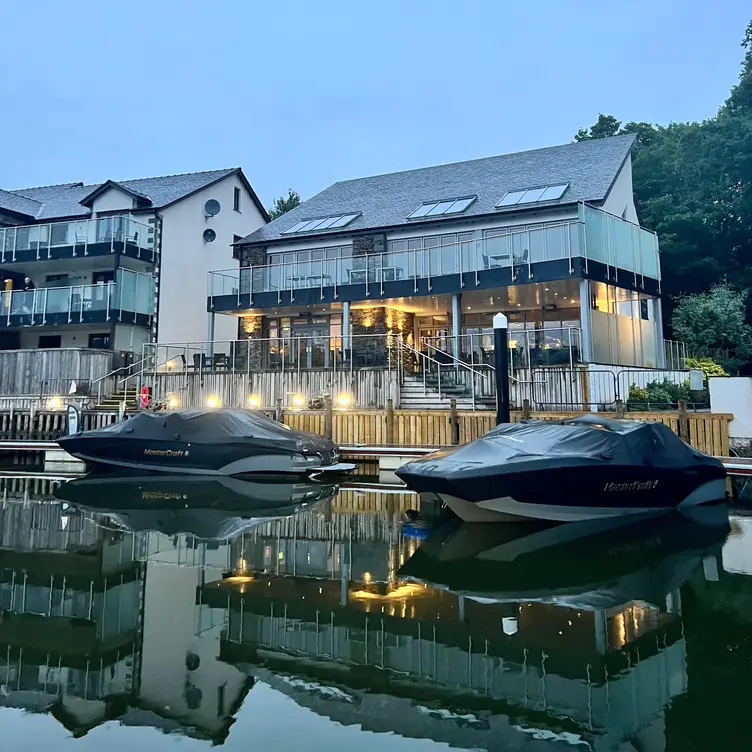 The Boathouse | Bar & Restaurant