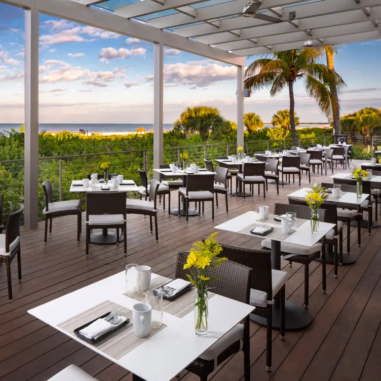 The Deck at 560 – Hilton Marco Island Resort & Spa