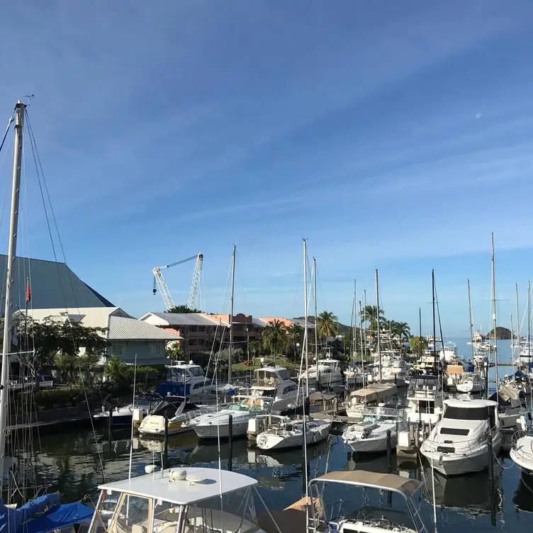 The Lighthouse Restaurant at CrewsInn