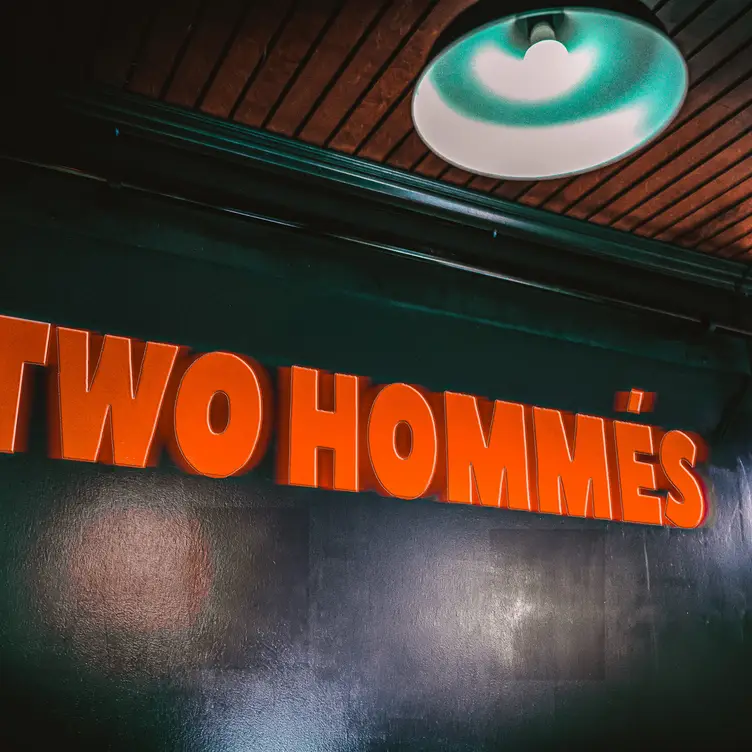 Two Hommés