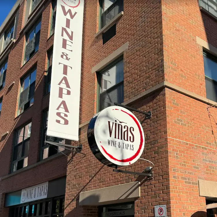 Viñas Wine & Tapas – New Haven